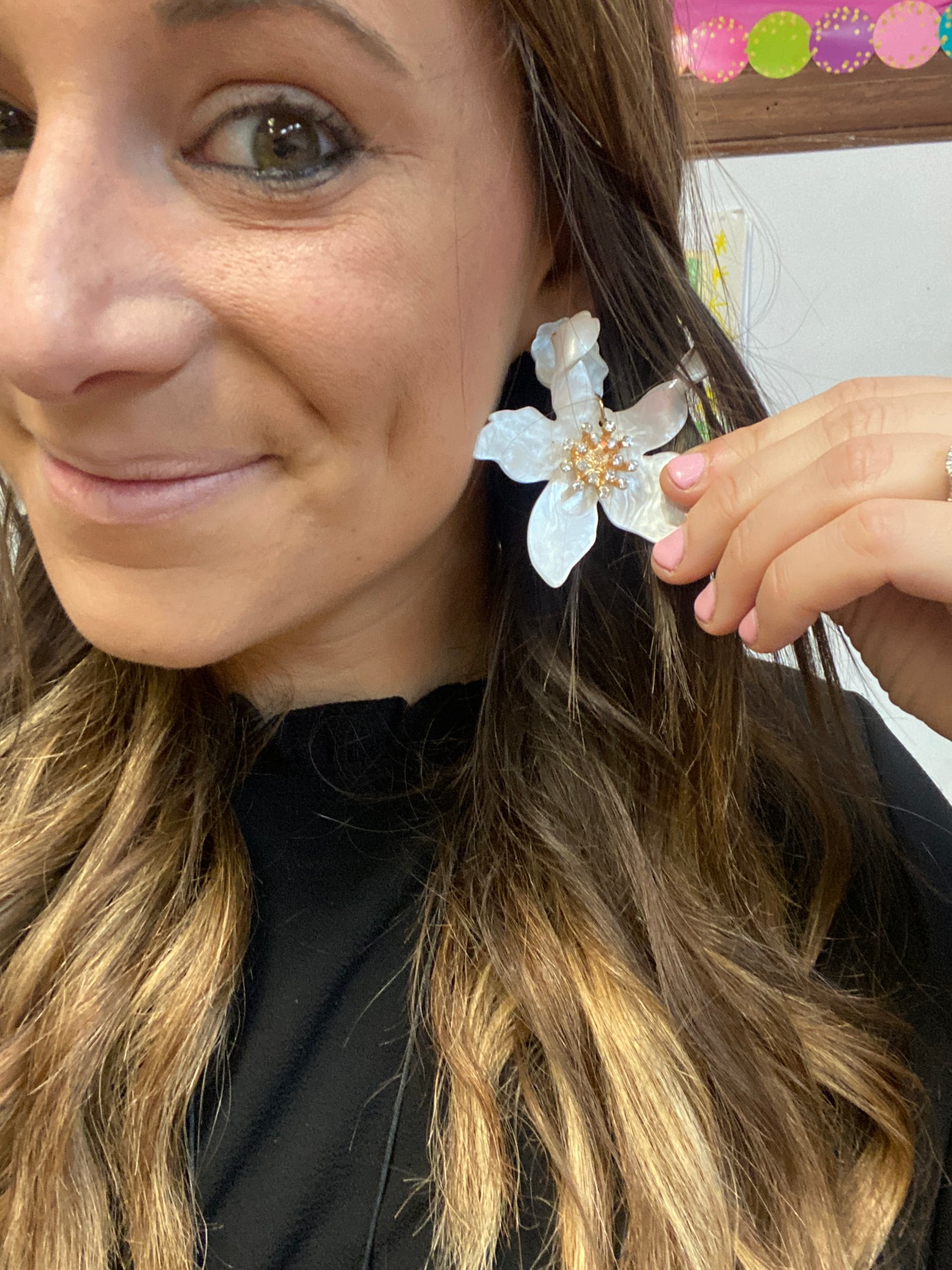 Acrylic Flower Earrings: White