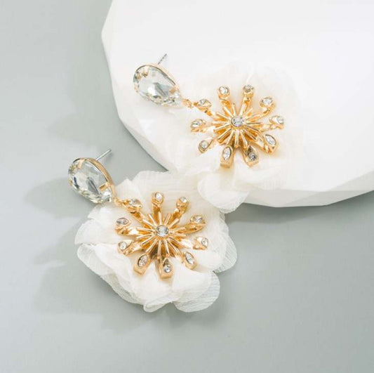 white earrings, earrings, flowers, flower earrings, statement jewelry, lanyard lovebirds